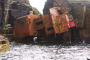 Archivo:Stroma Island -shipwreck of Bettina Danica-4Aug2008