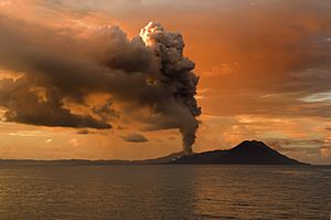 Archivo:Tavurvur volcano edit