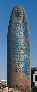 Archivo:Torre Agbar - Barcelona, Spain - Jan 2007