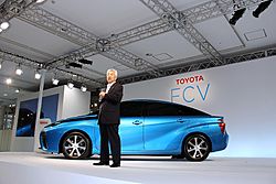 Archivo:Toyota FCV reveal 25 June 2014 - by Bertel Schmitt 02