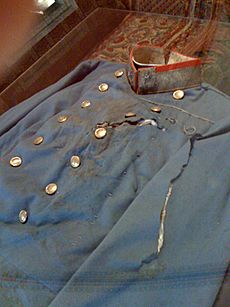 Archivo:Uniform worn by Ferdinand when he was assassinated in Sarajevo