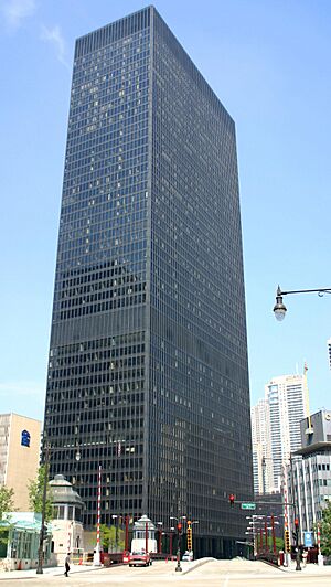 Archivo:2004-09-02 1580x2800 chicago IBM building
