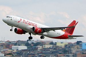 Archivo:Airbus A320-200 Avianca Brasil PR-OCV