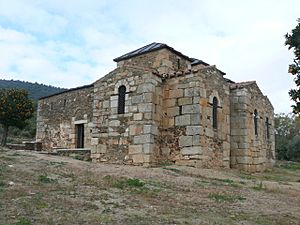 Archivo:Alcuéscar, Basilica de Santa Lucía del Trampal