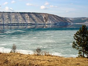 Archivo:Angara-Lake Baikal 1