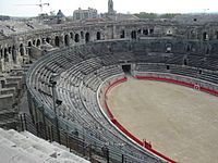 Archivo:Arena Nîmes - inside