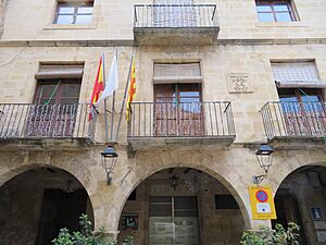 Archivo:Ayuntamiento de Batea, comarca Terra Alta, Tarragona