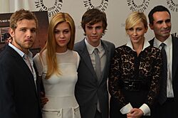 Archivo:Bates Motel Cast 2013