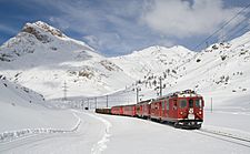 Archivo:Berninabahn zwischen Lagalb und Ospizio Bernina im Winter