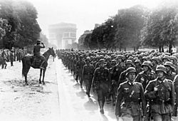 Archivo:Bundesarchiv Bild 183-L05487, Paris, Avenue Foch, Siegesparade