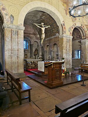 Archivo:Capilla central de la Iglesia de San Julián de los Prados, Oviedo