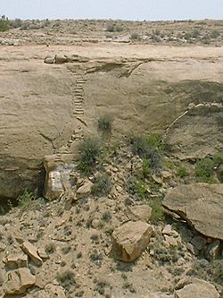 Archivo:Chaco Canyon Jackson stairs NPS