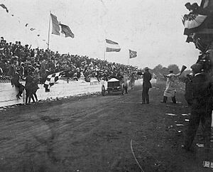 Archivo:Checquered flag 1906