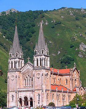 Covadonga - Basílica de Santa María la Real 08.jpg