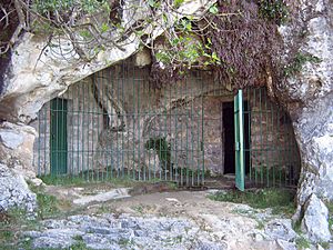 Archivo:Cueva de Covalanas