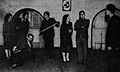 Estudiantes de Teatro Experimental junto a Pedro de la Barra