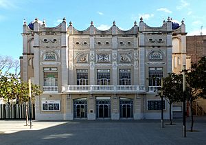 Archivo:Figueres Teatre Jardi