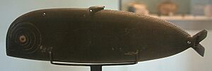 Archivo:Fish-shaped kohol palette-E 22731-Egypte louvre 311
