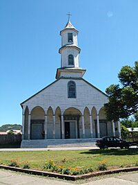 Archivo:Iglesia de Dalcahue-fachada