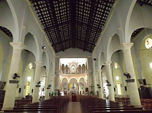 Archivo:Interior de la Basílica Menor Nuestra Señora del Pilar (Pilar -Ñeembucú, Paraguay-).