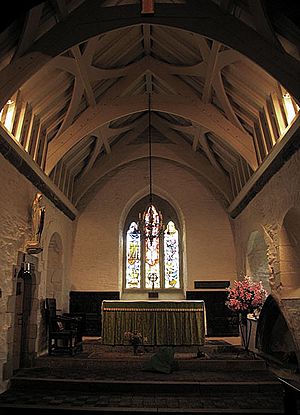 Archivo:Interior of Church at Tintagel - geograph.org.uk - 217082