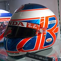 Archivo:Jenson Button 2006 helmet 2014 Honda Collection Hall