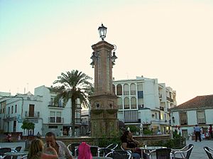 Archivo:La fuente de la Plaza del Ayuntamiento, Villamartín