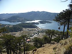 Laguna y poblado Icalma. Región de La Araucanía. Comuna Lonquimay. Chile.jpg