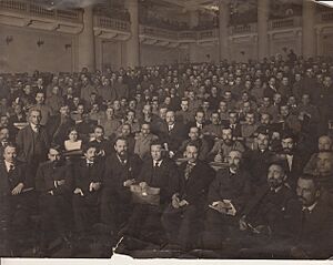 Archivo:Membres du Soviet de Petrograd (1917)