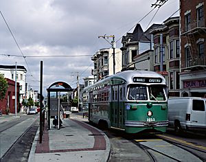 Archivo:Muni 1053 at 17th and Castro, September 1999