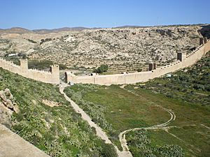 Archivo:Muralla de Jairán