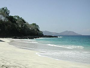 Archivo:Padangbai Secret Beach 1