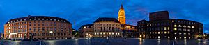 Archivo:Plaza del ayuntamiento, Kiel, Alemania, 2019-09-10, DD 102-131 HDR PAN