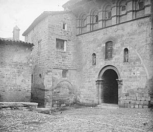 Archivo:Porta de l'Església de Sant Pere de Fraga (cropped)