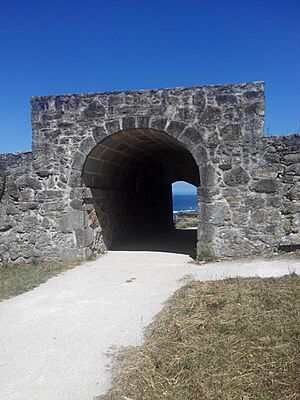 Archivo:Puerta del Socorro (La Guardia)