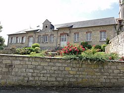 Saconin-et-Breuil (Aisne) mairie-école.JPG