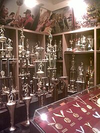 Archivo:SageoEG - BarcelonaSC Museo - galería de trofeos 3