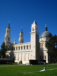 Saint Ignatius Church, University of San Francisco, left side view.jpg