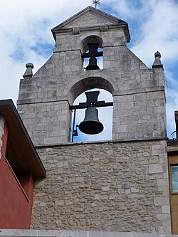 Archivo:Salvatierra - Ayuntamiento y antigua iglesia de San Martín 01