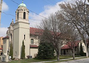 Archivo:St. Frances Cabrini Church Omaha from SW 2