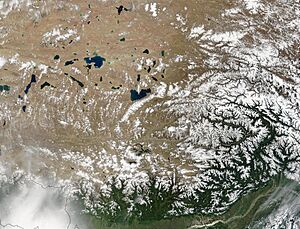 Archivo:TibetplateauA2002144.0440.500m