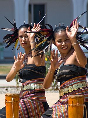 Archivo:Timorese Dancers