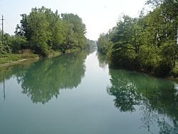 Archivo:Unterwasserkanal Kallnach