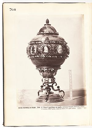 Archivo:Vaso para perfumes de ágata