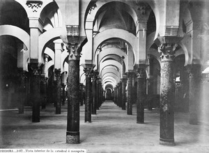 Archivo:Vista interior de la Catedral-Mezquita