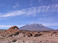 Archivo:Volcan Ollagüe desde Bolivia