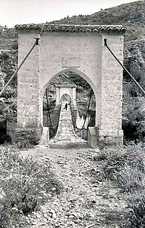 Archivo:1966 - Puente Colgante (Puebla de Arenoso)