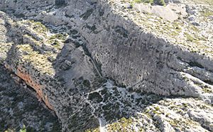 Archivo:Bocairent. Covetes dels moros 1