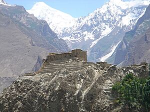 Archivo:Building in Karimabad