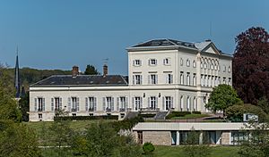 Archivo:Chateau, HEC Paris, Jouy-en-Josas, Southwest view 20160501 2